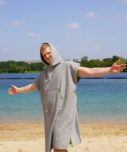 Strandponcho aus 100% Baumwolle S/M FARBE• • STEINGRAU•MIT GRÜNEM AKZENT